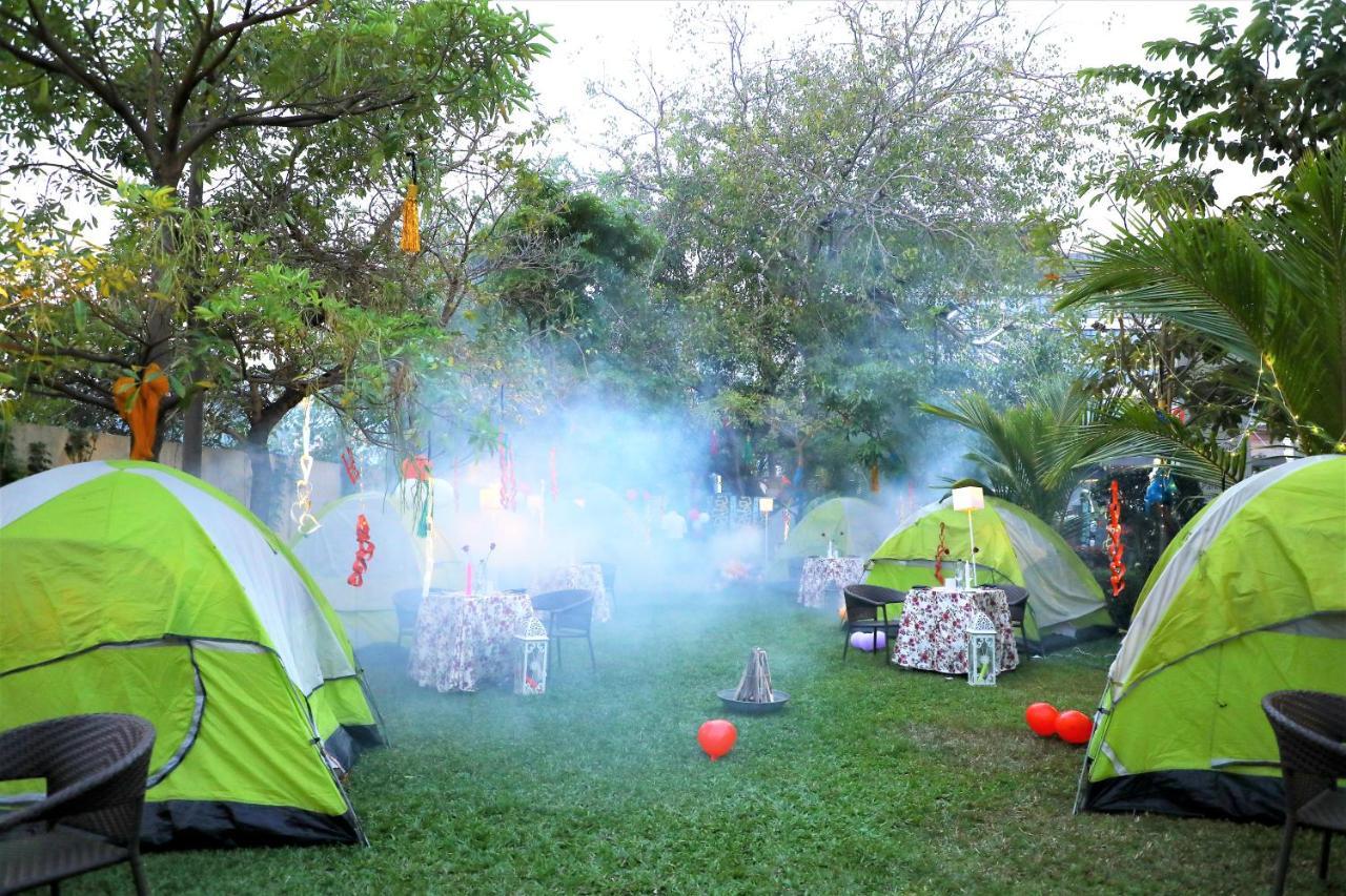 Novotel Chennai OMR Exterior foto Camping at the park