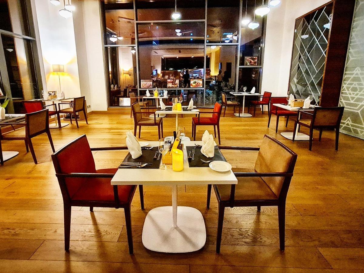 Novotel Chennai OMR Exterior foto The restaurant