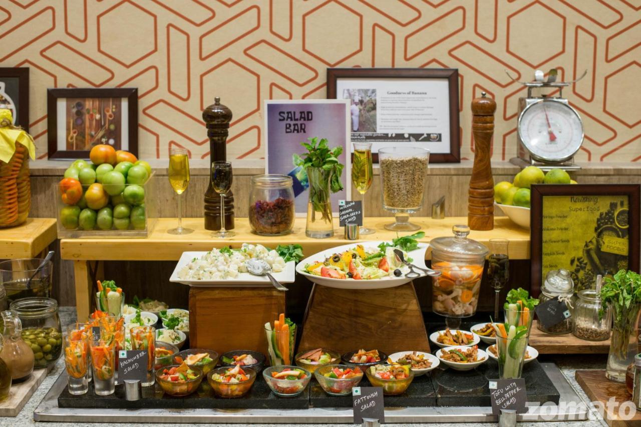 Novotel Chennai OMR Exterior foto Salad bar
